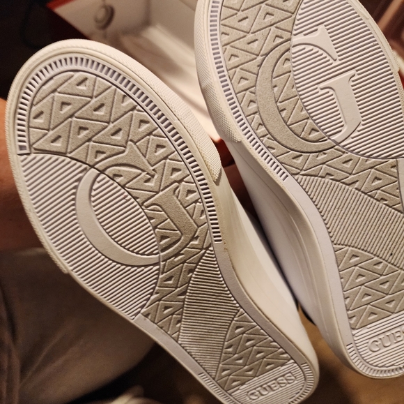 Ladies guess sneakers - Picture 3 of 5
